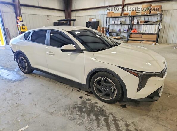 3KPFU4DE7SE009929 2025 KIA K4 White Front right
