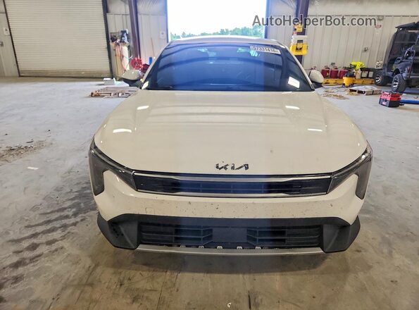 3KPFU4DE7SE009929 2025 KIA K4 White Front view