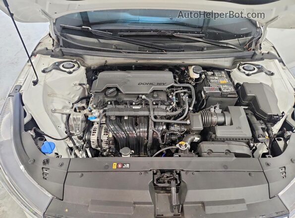 3KPFU4DE7SE009929 2025 KIA K4 White Rear interior view