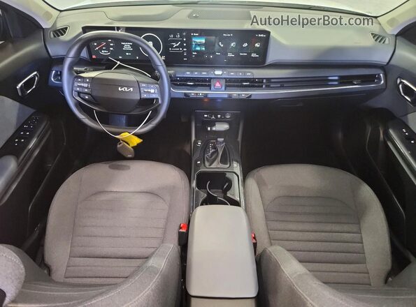 3KPFU4DE7SE009929 2025 KIA K4 White Dashboard view