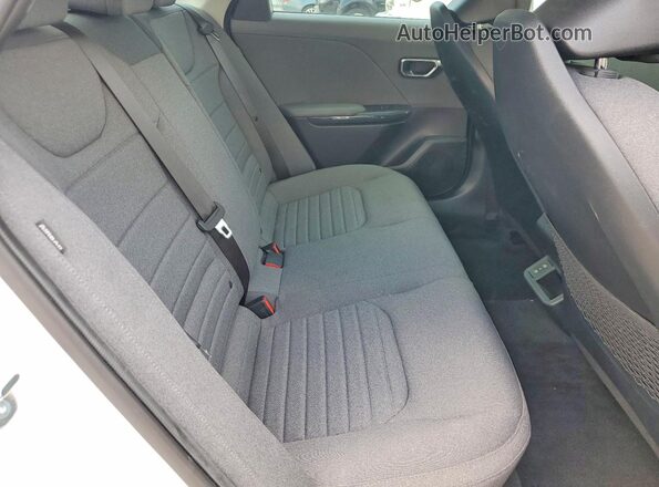 3KPFU4DE8SE066821 2025 KIA K4 White Vista de los asientos traseros