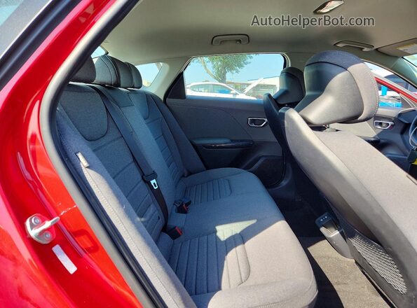 3KPFU4DE8SE154087 2025 KIA K4 Red Հետևի նստատեղերի տեսք