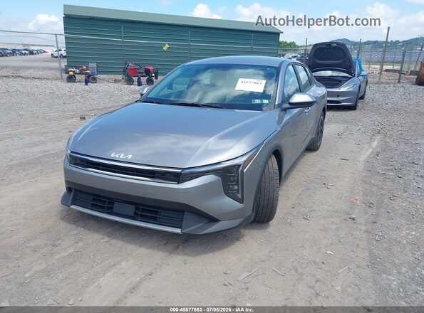 3KPFU4DEXSE005146 2025 KIA K4 Gray Առջևի ձախ երեք քառորդ տեսարան