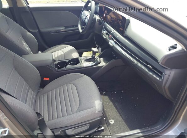 3KPFU4DEXSE005146 2025 KIA K4 Gray Սալոնի դիմացի տեսք