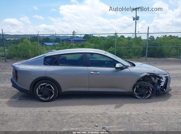 3KPFU4DEXSE005146 2025 KIA K4 Gray Սալոնի հետևի տեսք