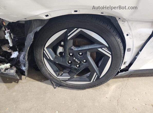 3KPFU4DEXSE058686 2025 KIA K4 White Vista interior de 360 grados