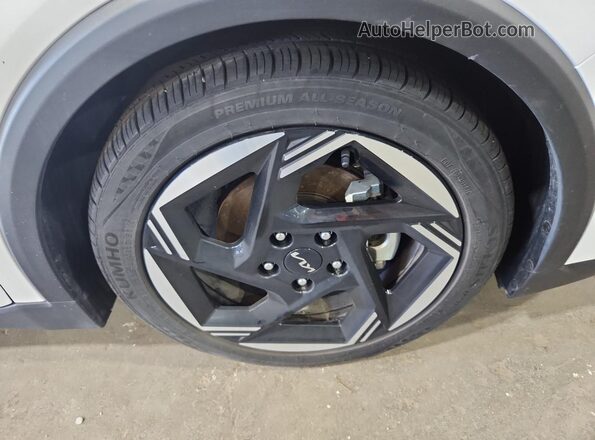 3KPFU4DEXSE058686 2025 KIA K4 White 