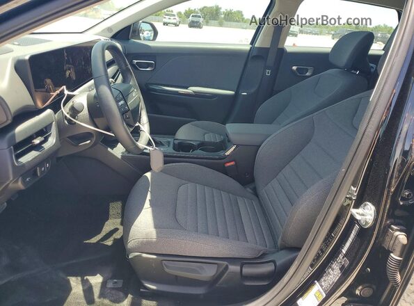 3KPFU4DEXSE137792 2025 KIA K4 Black Front interior view
