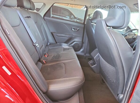 3KPFU4DEXTE299259 2026 KIA K4 Red Vista de los asientos traseros