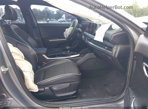 3KPFW4DE0SE038196 2025 KIA K4 Gray Front interior view