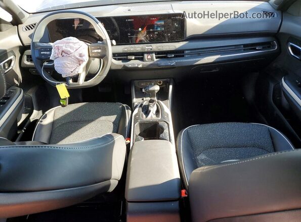 3KPFW4DE0SE080643 2025 KIA K4 Blue Dashboard view
