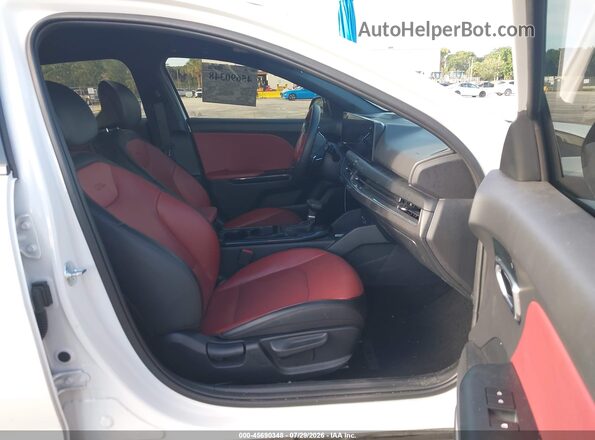 3KPFW4DE3TE274469 2026 KIA K4 White Սալոնի դիմացի տեսք