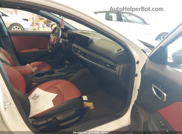 3KPFW4DE4SE162407 2025 KIA K4 White Front interior view