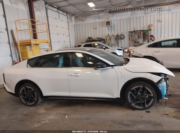 3KPFW4DE4SE162407 2025 KIA K4 White Rear interior view