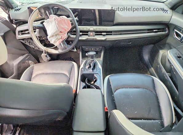 3KPFW4DE6SE074653 2025 KIA K4 Silver Vista del salpicadero