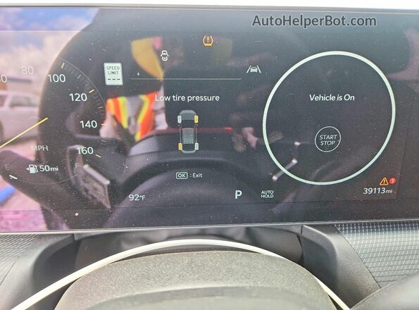 3KPFW4DE7SE047140 2025 KIA K4 Black Vista del cuadro de instrumentos
