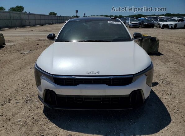 3KPFW4DEXSE096980 2025 KIA K4 White Դիմացի տեսք