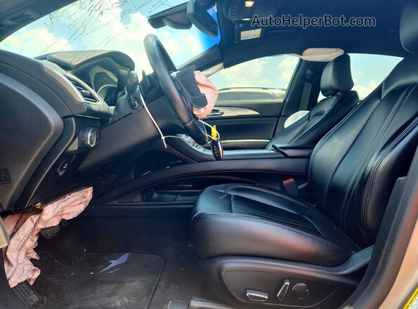 3LN6L5A95LR616983 2020 LINCOLN MKZ Silver Widok wnętrza z przodu