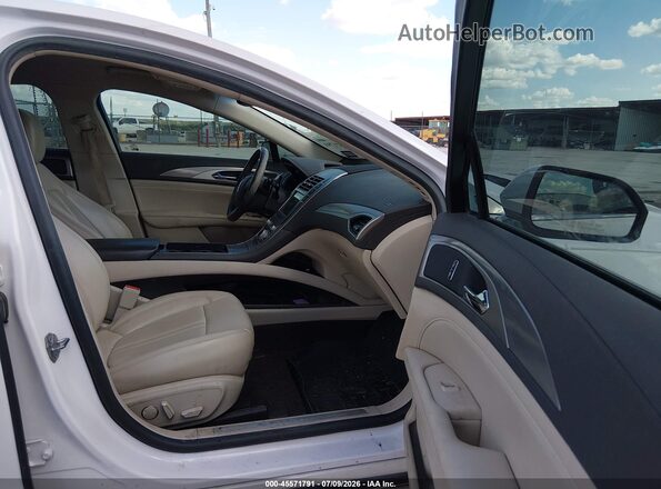 3LN6L5A98LR611745 2020 LINCOLN MKZ Белый Вид салона спереди