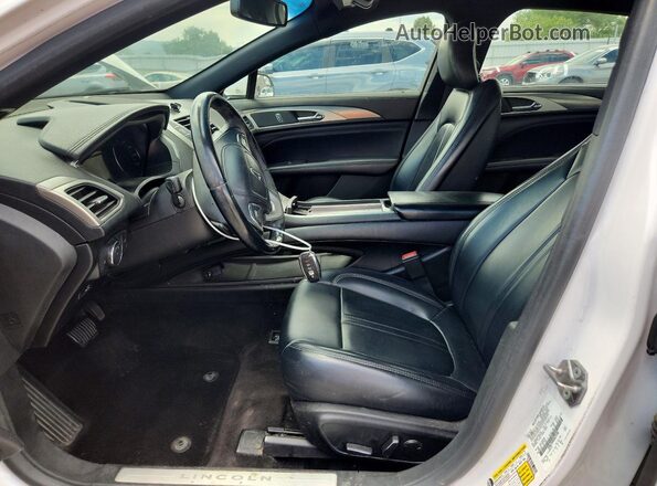 3LN6L5B98JR625186 2018 LINCOLN MKZ White Front interior view