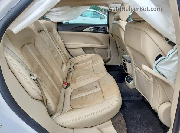 3LN6L5E92LR613971 2020 LINCOLN MKZ White Rear seats view