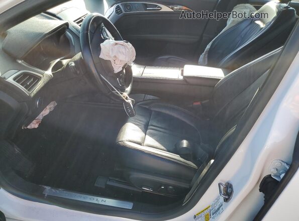 3LN6L5E96LR620633 2020 LINCOLN MKZ White Front interior view