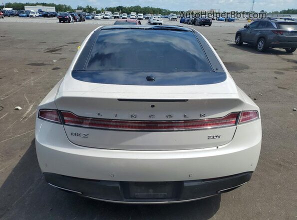 3LN6L5E98JR607539 2018 LINCOLN MKZ White Widok z tyłu