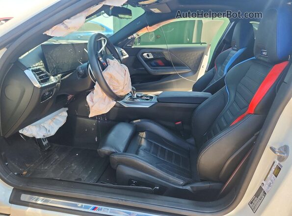 3MF13DM02R8E68146 2024 BMW M2 White Widok wnętrza z przodu