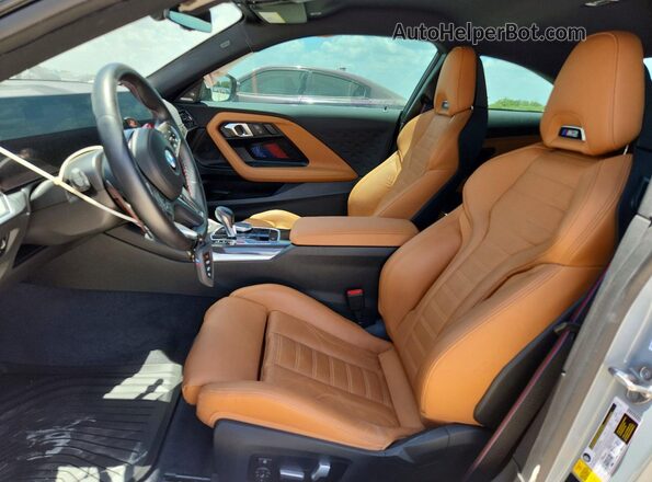 3MF13DM03R8E06285 2024 BMW M2 Gray წინა სალონის ხედი