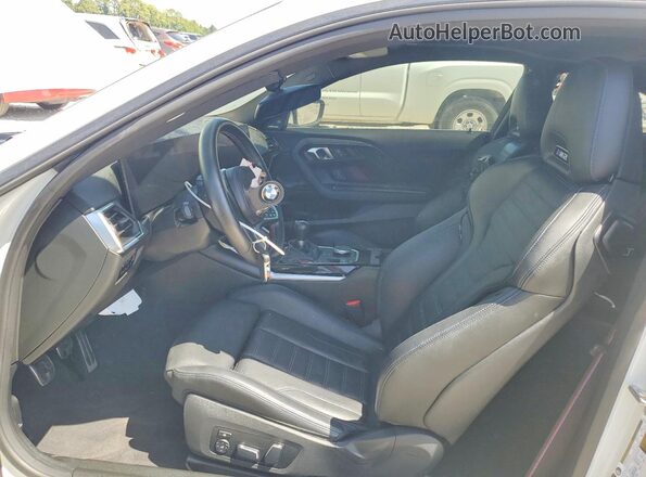 3MF13DM04R8E45080 2024 BMW M2 White Widok wnętrza z przodu