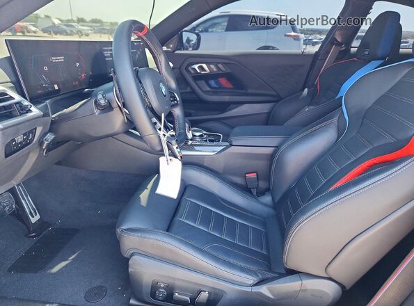 3MF23DM01S8E97776 2025 BMW M2 Black წინა სალონის ხედი