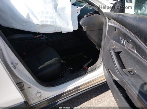 3MVDMBAM0PM516111 2023 MAZDA CX-30 White Widok wnętrza z przodu