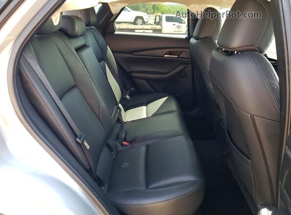 3MVDMBBL3MM246616 2021 MAZDA CX-30 Silver Rear interior view