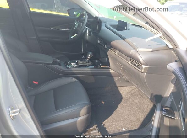 3MVDMBBM0SM868385 2025 MAZDA CX-30 Gray Вид салону спереду