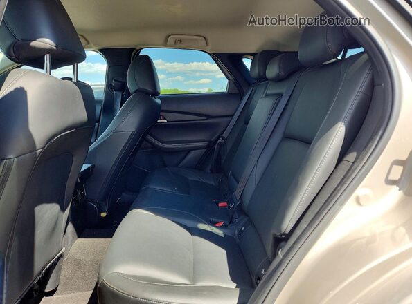 3MVDMBBM2RM646618 2024 MAZDA CX-30 Beige Widok wnętrza z tyłu
