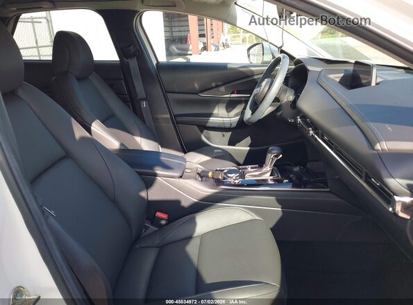 3MVDMBCM4SM864600 2025 MAZDA CX-30 White Widok wnętrza z przodu