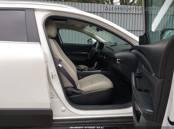 3MVDMBCM8SM842972 2025 MAZDA CX-30 White Vista interior delantera