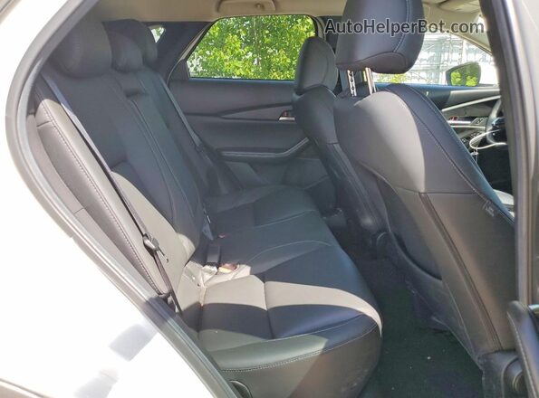 3MVDMBCM8SM871694 2025 MAZDA CX-30 White Vista interior trasera