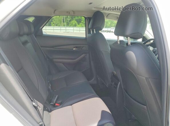 3MVDMBDY3NM438855 2022 MAZDA CX-30 White Rear interior view