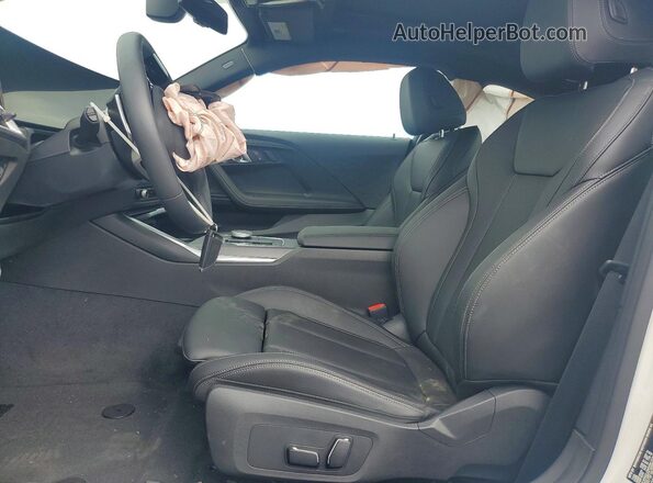 3MW23CM03T8G18318 2026 BMW 2 SERIES White Widok wnętrza z przodu