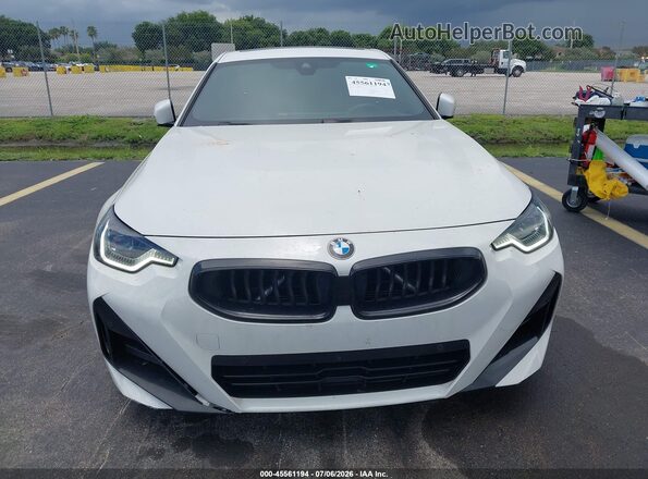 3MW23CM09R8E38656 2024 BMW 2 SERIES White ხელსაწყოთა პანელის ხედი