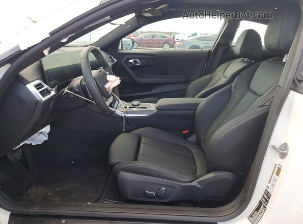 3MW33CM02T8G28665 2026 BMW 2 SERIES White Вид салону спереду