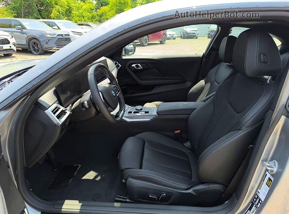 3MW33CM06S8F80876 2025 BMW 2 SERIES Серебряный Вид салона спереди