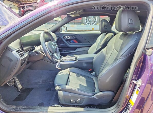3MW33CM08R8E12103 2024 BMW 2 SERIES Purple Widok wnętrza z przodu