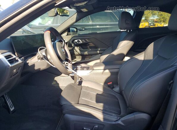 3MW43CM05T8G08382 2026 BMW M2 Black წინა სალონის ხედი