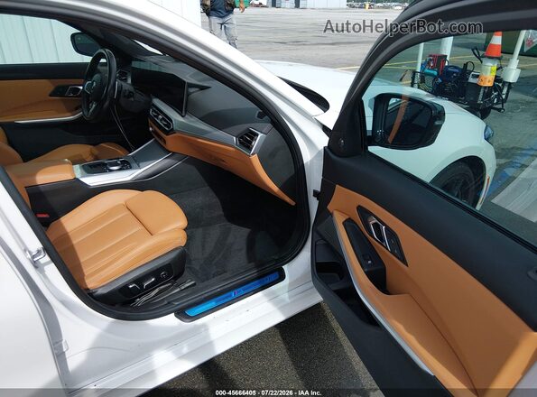 3MW49FS05R8E25429 2024 BMW M3 White Вид салону спереду