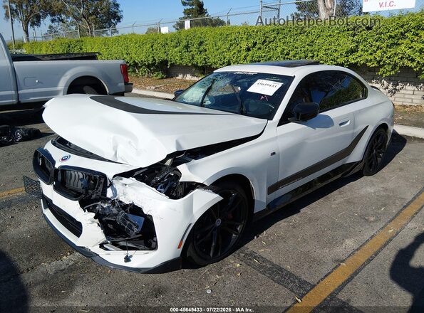 3MW53CM05N8C72420 2022 BMW M2 White წინა მარცხენა ხედი სამი მეოთხედიდან