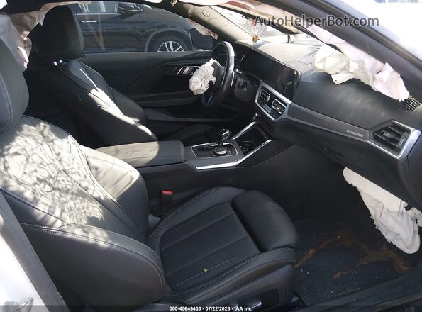 3MW53CM05N8C72420 2022 BMW M2 White წინა სალონის ხედი