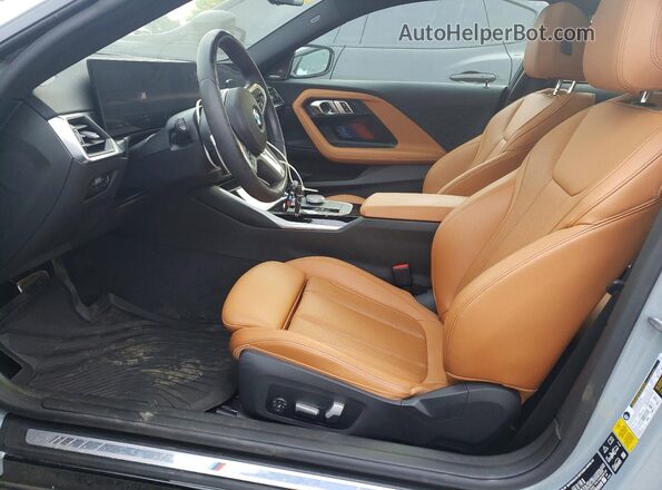 3MW53CM06P8D56250 2023 BMW M2 Gray Vista interior delantera