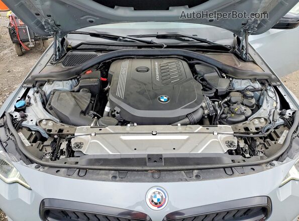 3MW53CM06P8D56250 2023 BMW M2 Gray Vista interior trasera